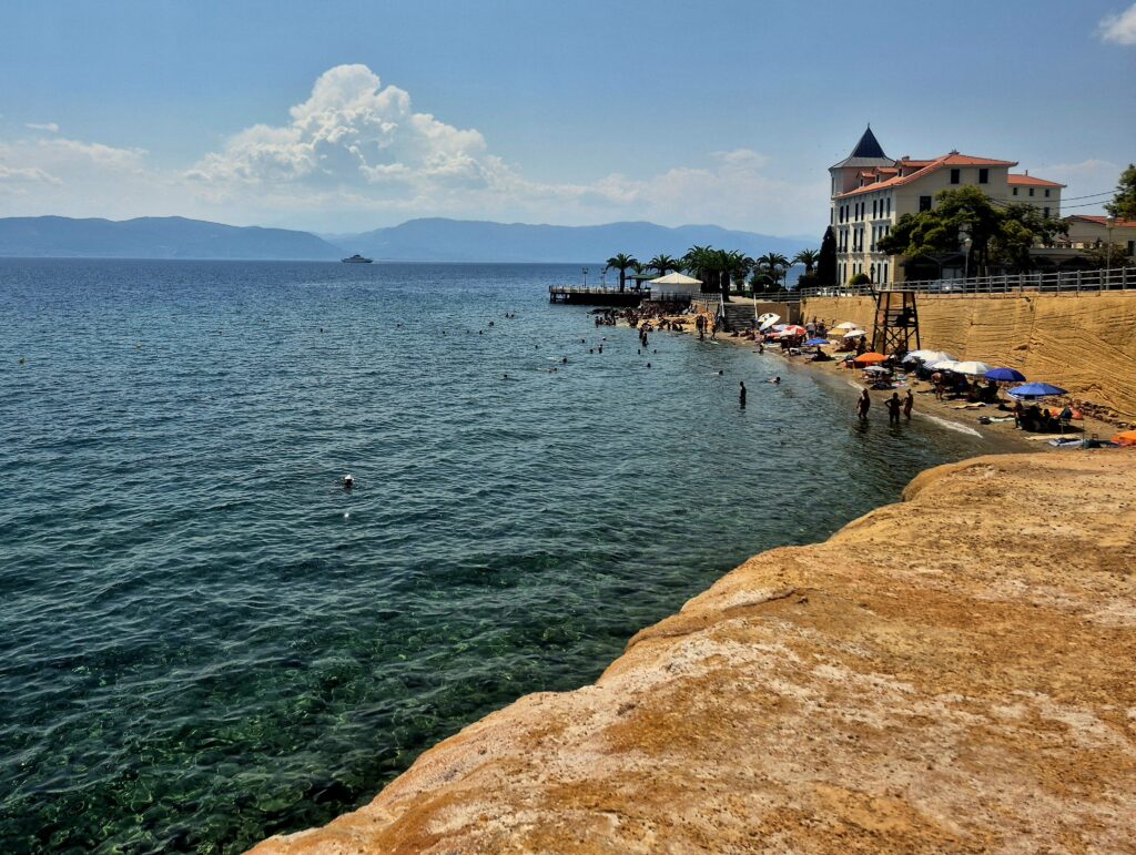 paralia loutra aidipsou
